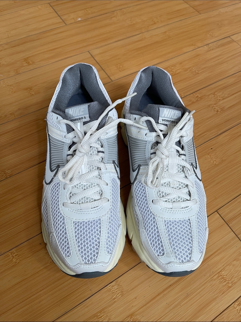 Women Nike White Gray Mesh Vomero 5 Running Sneakers Shoes 8.5 Worn 3 Times
